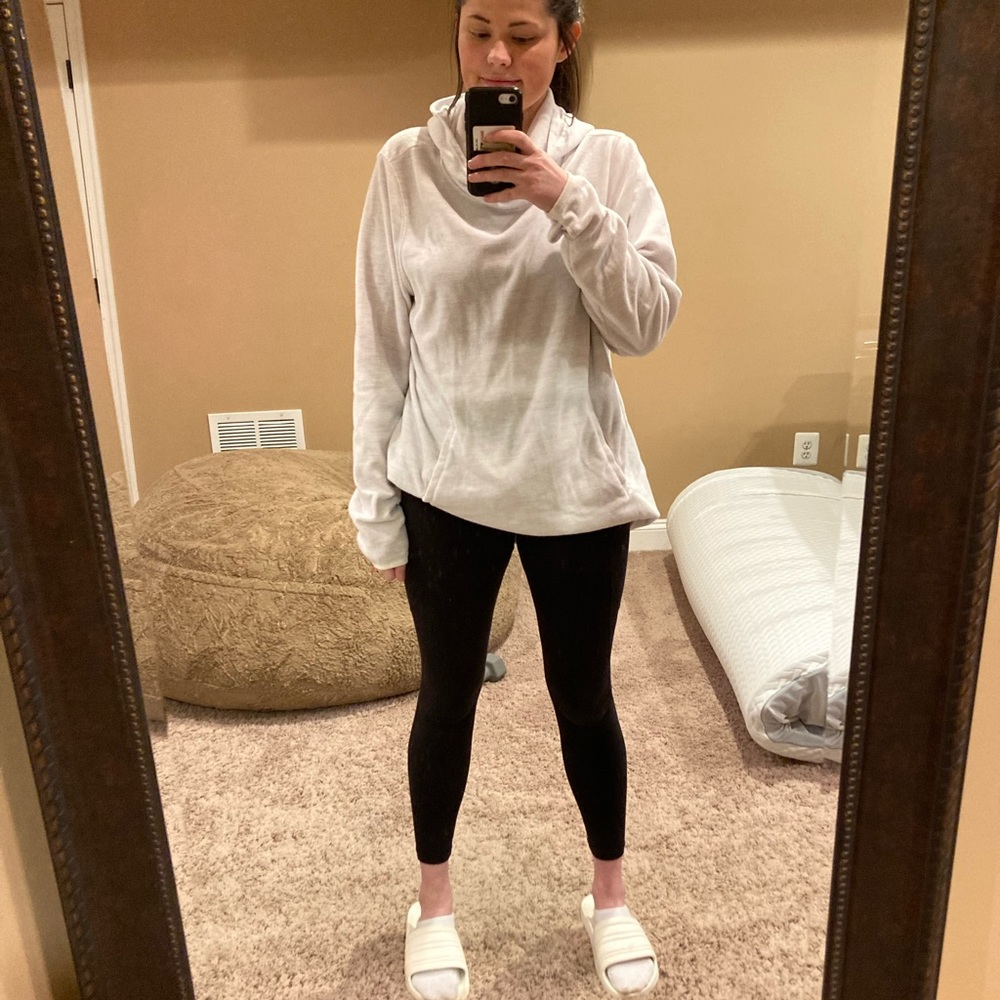 White turtleneck Pullover